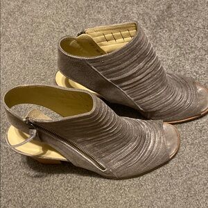 Paul Green Taupe Mules with Zipper Detail